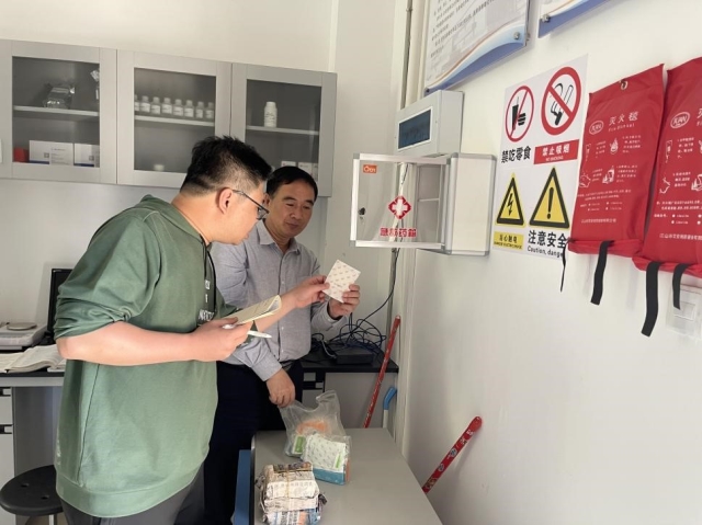 警惕隐患 安全第一|中心对生化实验室  展开安全检查