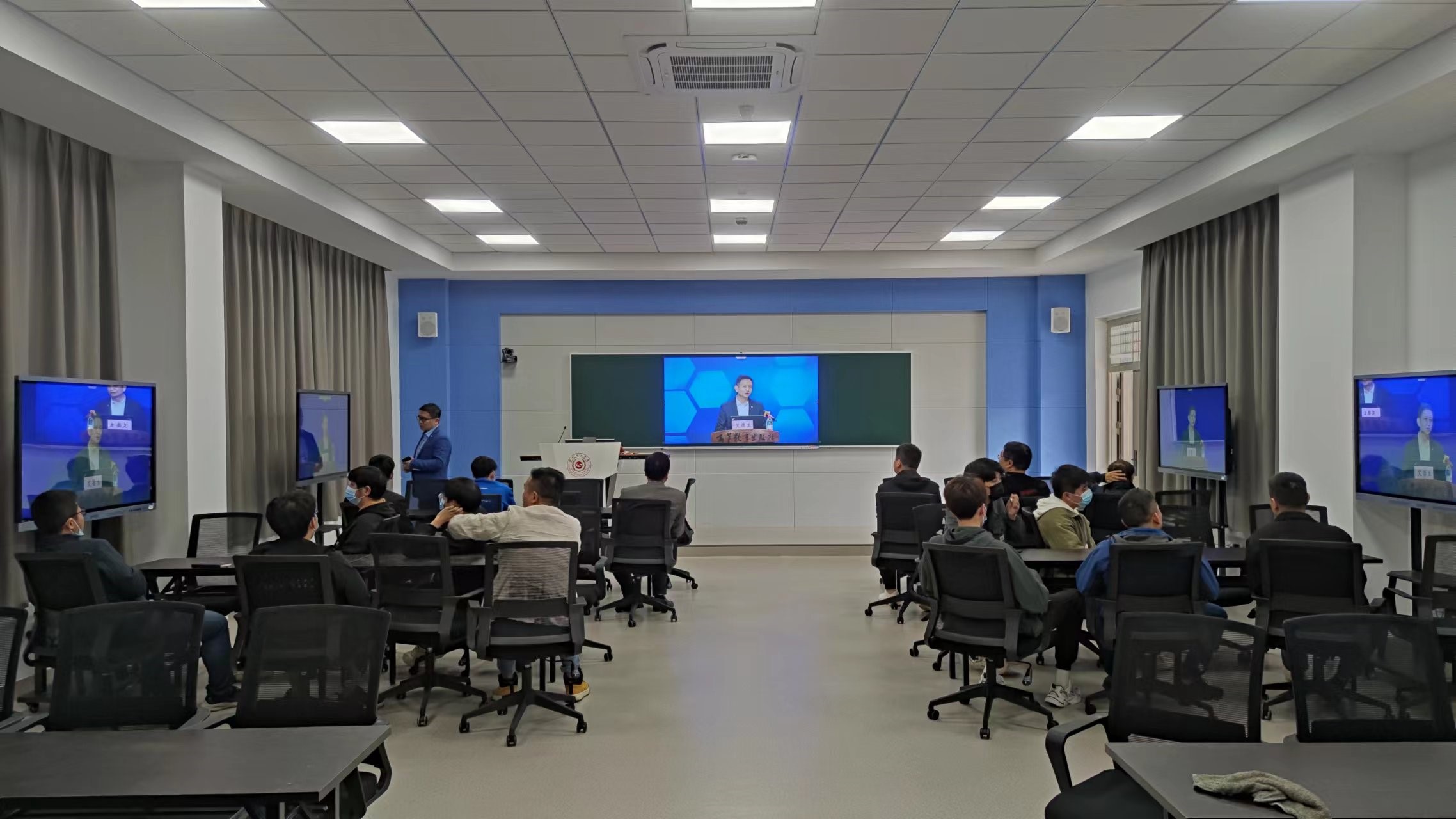 我校参加2022年高校实验室安全培训会