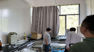 实验实训中心开展开学前实验室安全检查