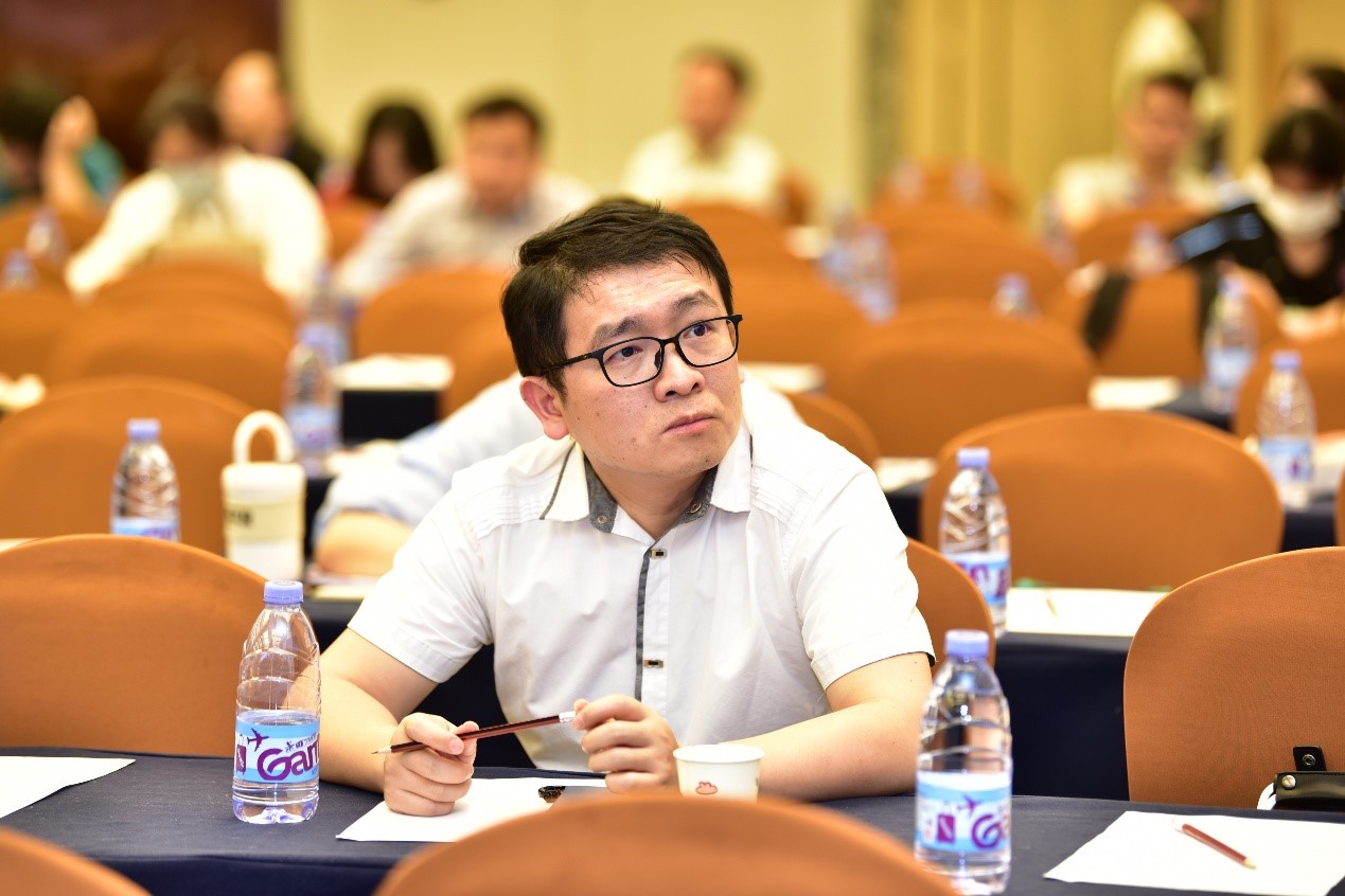 我校参加省高校实验室管理研讨会